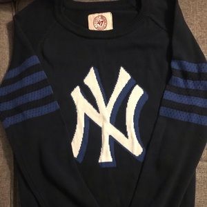NWT Women’ Yankees Sweater